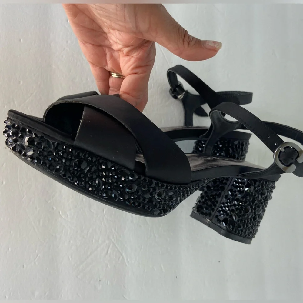 AEROSOLES satin made